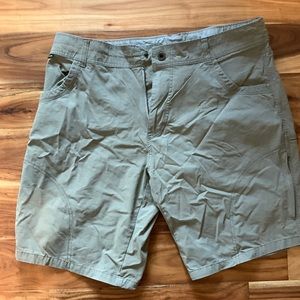 Kuhl size 38 brown shorts